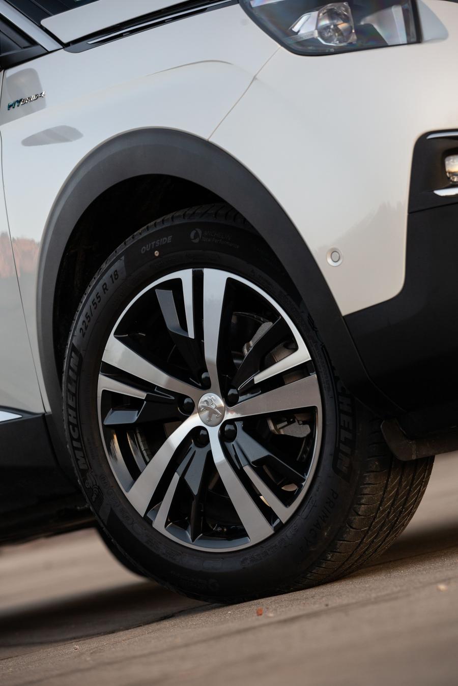 Колеса Peugeot 3008 GT HYBRID4 2019 года  (WW) (фото 34 из 40)